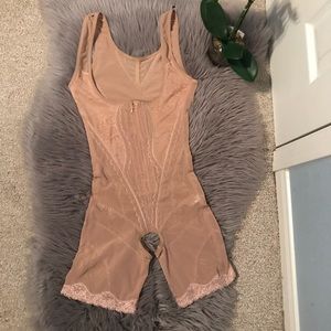 🌺NEW🌺 Complete body shaper